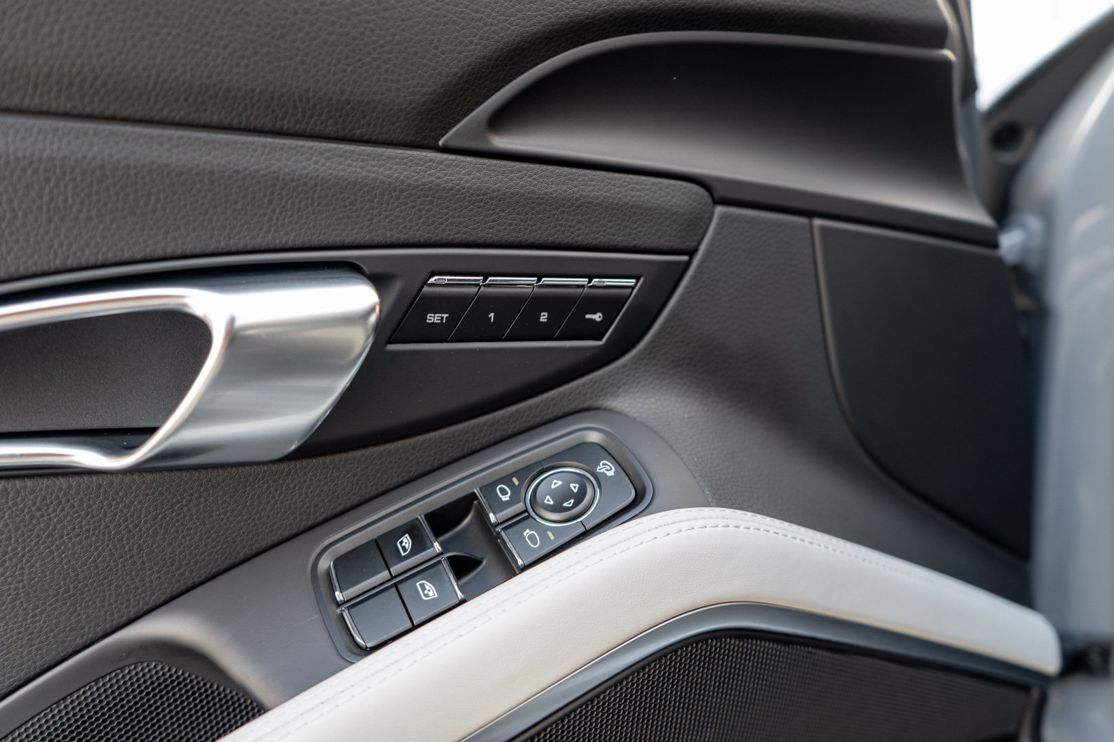 Used 2024 Porsche 718 Cayman RWD image 11