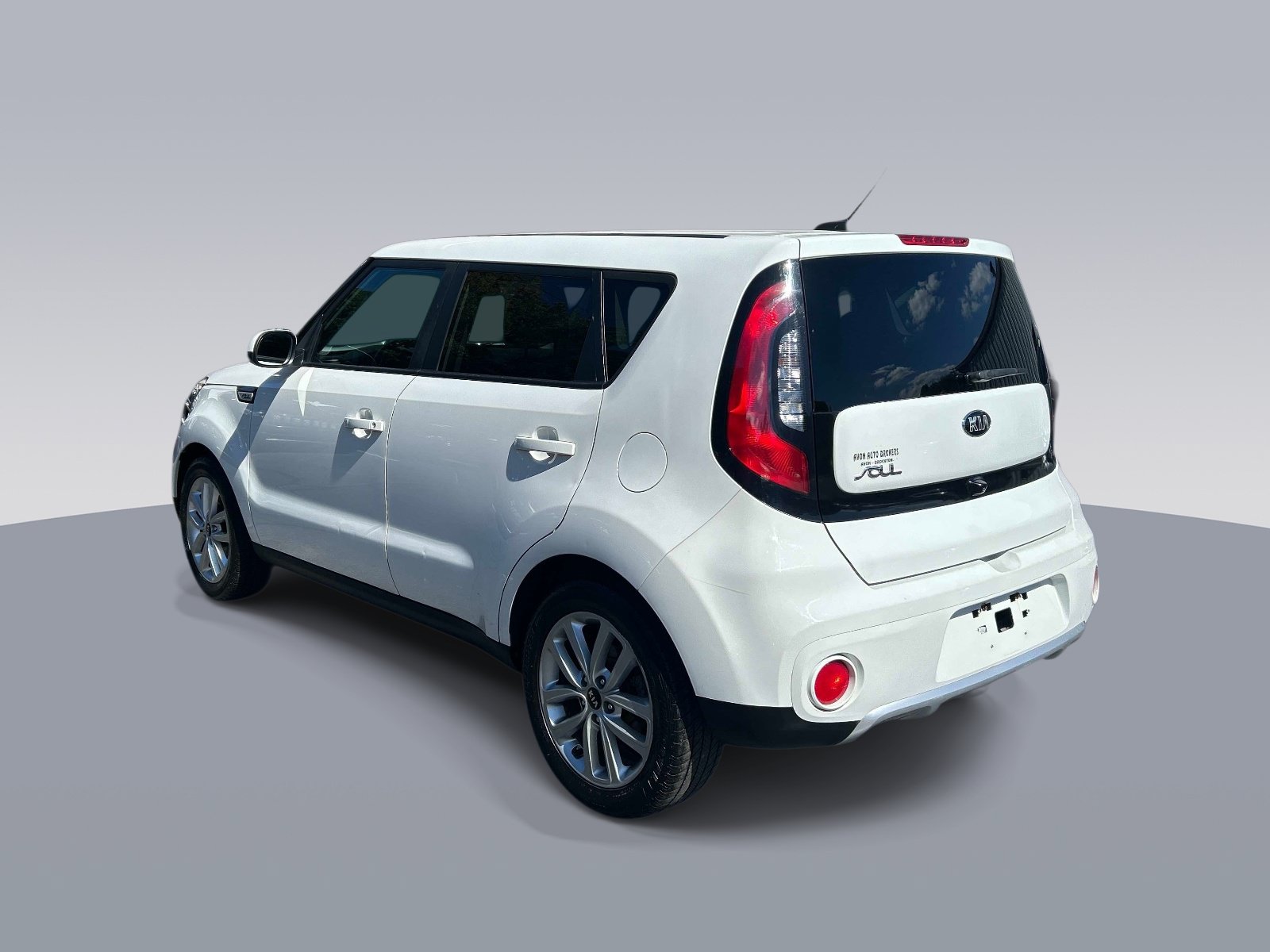 Used 2017 Kia Soul + FWD image 5