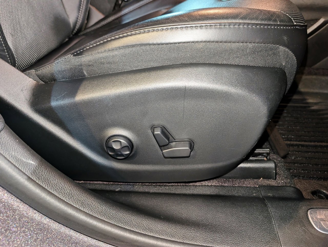 Used 2019 Jeep Cherokee Limited w/ Trailer Tow Group image 30