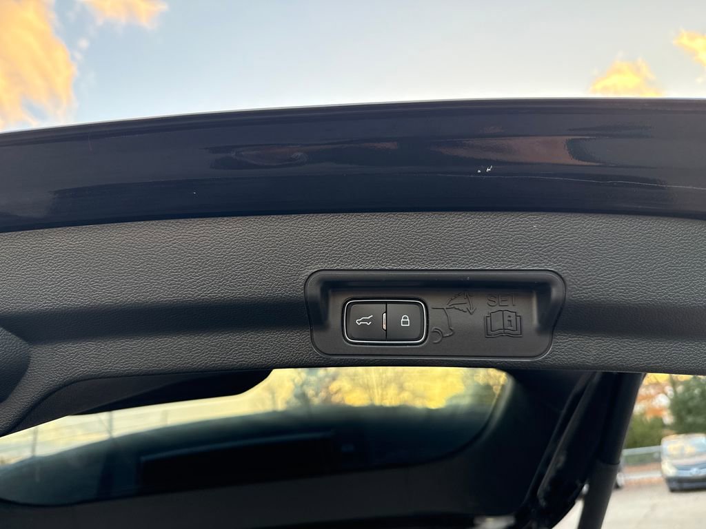 Used 2023 Ford Explorer Limited w/ Equipment Group 301A image 37