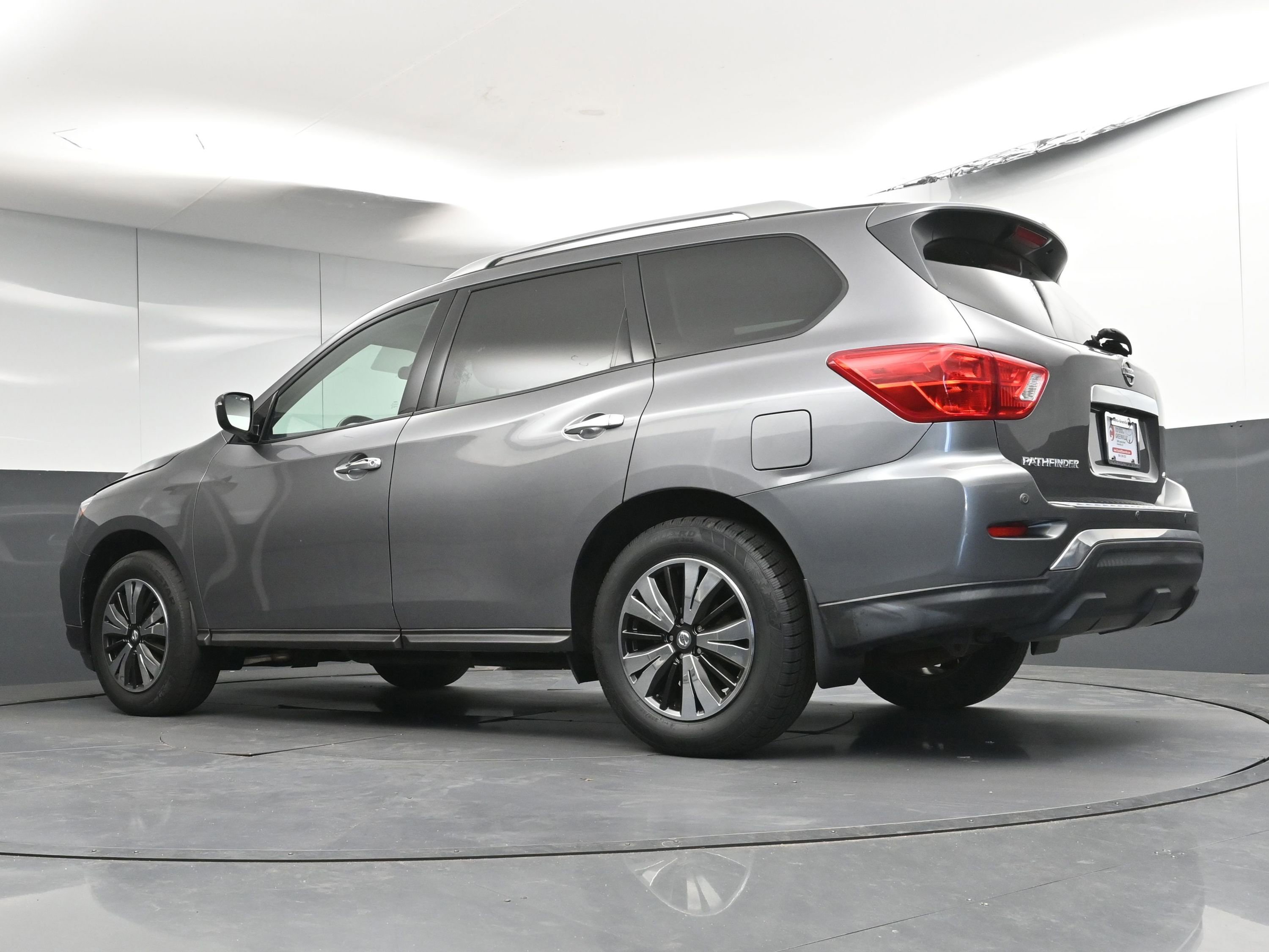 Used 2020 Nissan Pathfinder S image 26