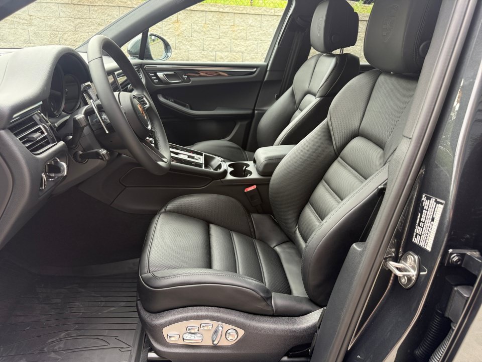 New 2026 Porsche Macan Turbo AWD/4WD image 5