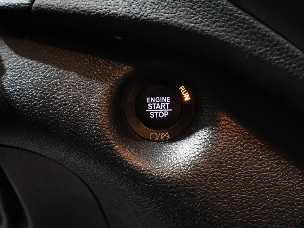 Used 2023 Jeep Cherokee Altitude Lux image 27