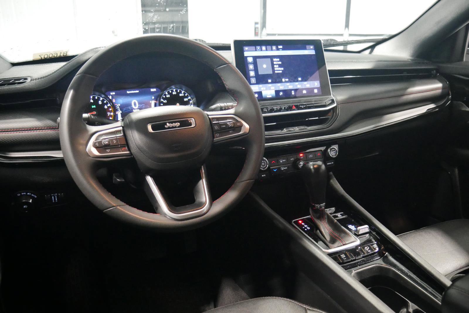 Used 2023 Jeep Compass Trailhawk image 13