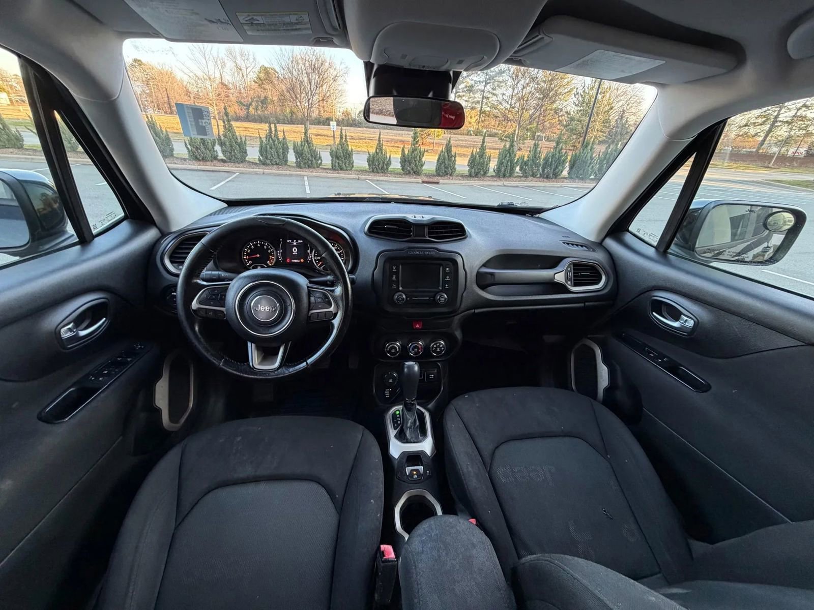 Used 2017 Jeep Renegade Latitude image 12