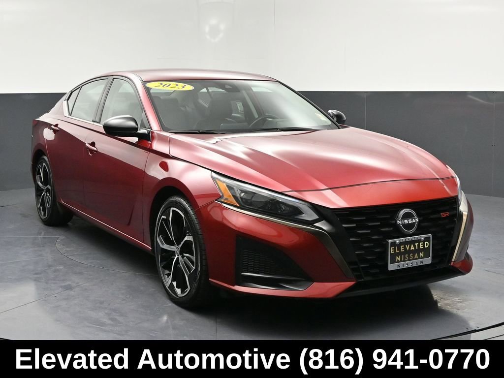 Used 2023 Nissan Altima 2.5 SR image 1