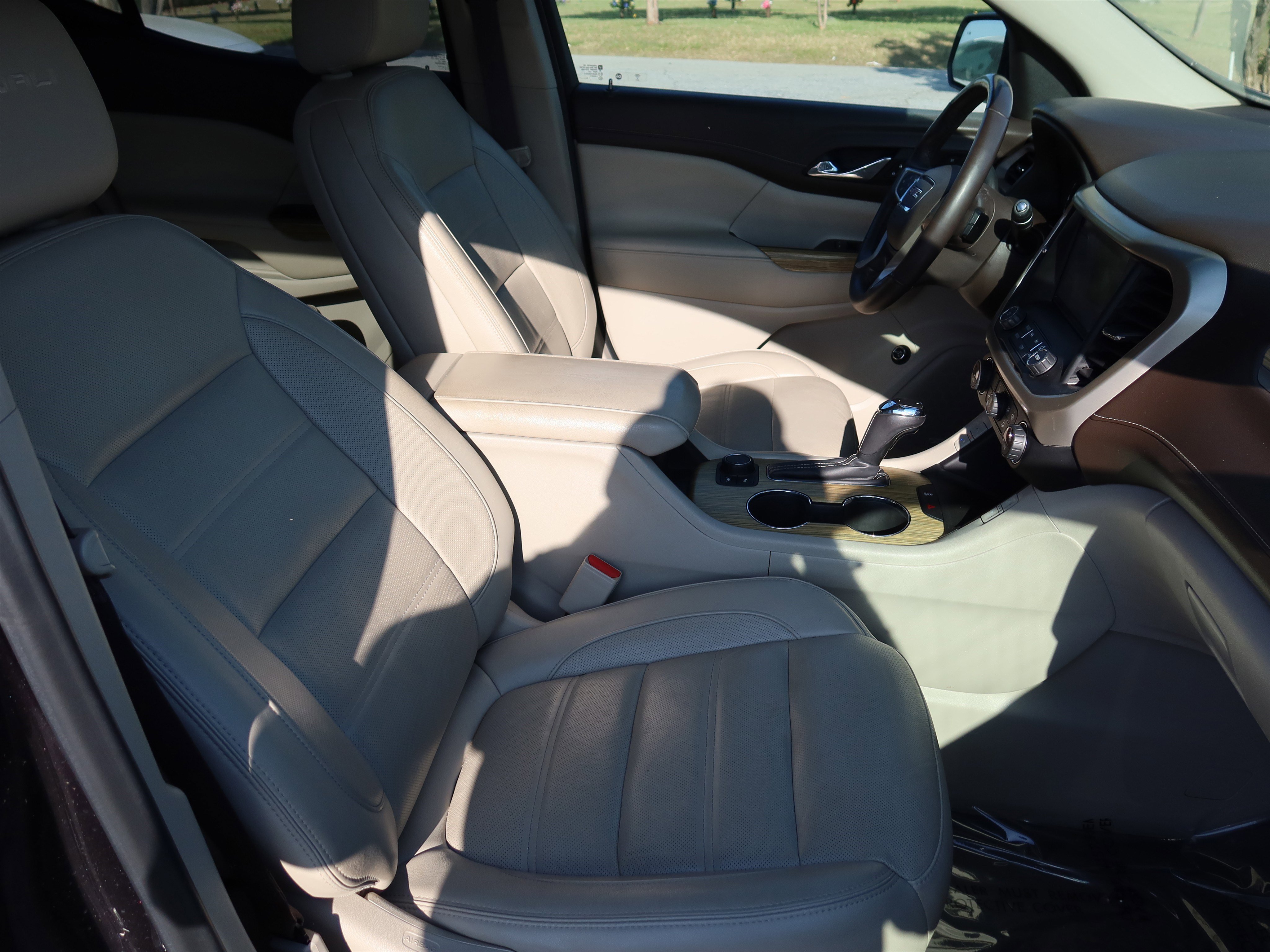 Used 2019 GMC Acadia Denali w/ Technology Package AWD/4WD image 12