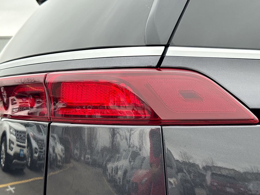 Used 2023 Kia Carnival LX image 33