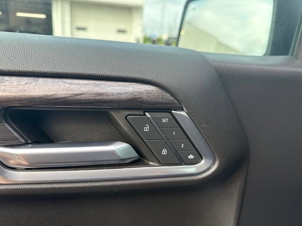 Used 2022 Chevrolet Silverado 1500 LTZ AWD/4WD image 6