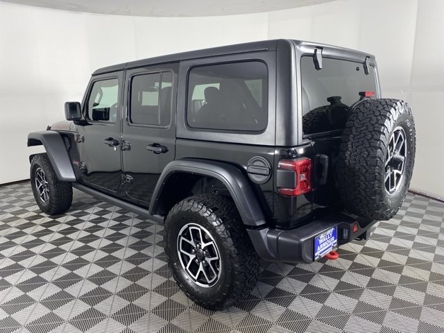 Used 2025 Jeep Wrangler Unlimited Rubicon w/ Convenience Group AWD/4WD image 9