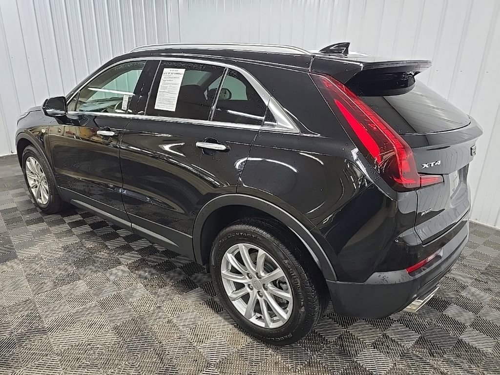 Used 2023 Cadillac XT4 Luxury w/ Cold Weather Package image 7
