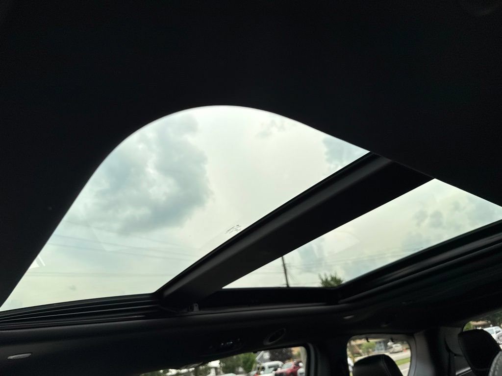Used 2025 Chrysler Pacifica Limited FWD image 44