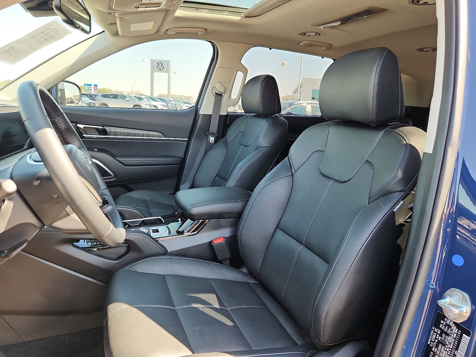 Used 2025 Kia Telluride EX w/ EX Captain's Chair Package image 13