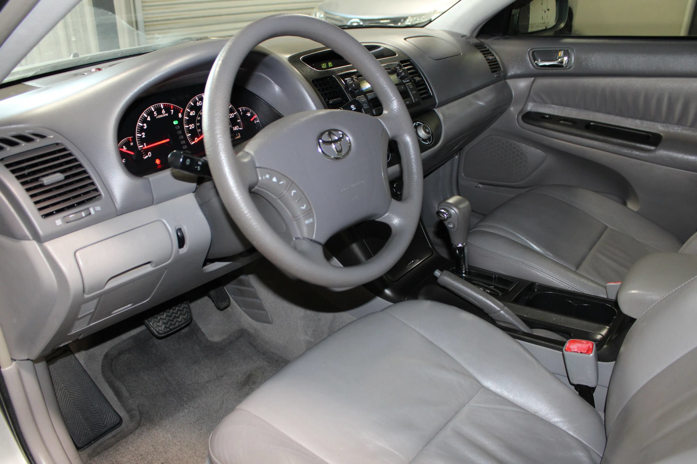 Used 2006 Toyota Camry LE FWD image 19