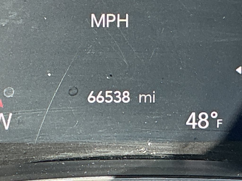 Used 2024 Chrysler Pacifica Touring-L FWD image 16
