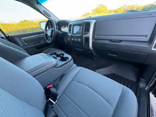 Used 2018 RAM 1500 Classic SLT AWD/4WD image 31