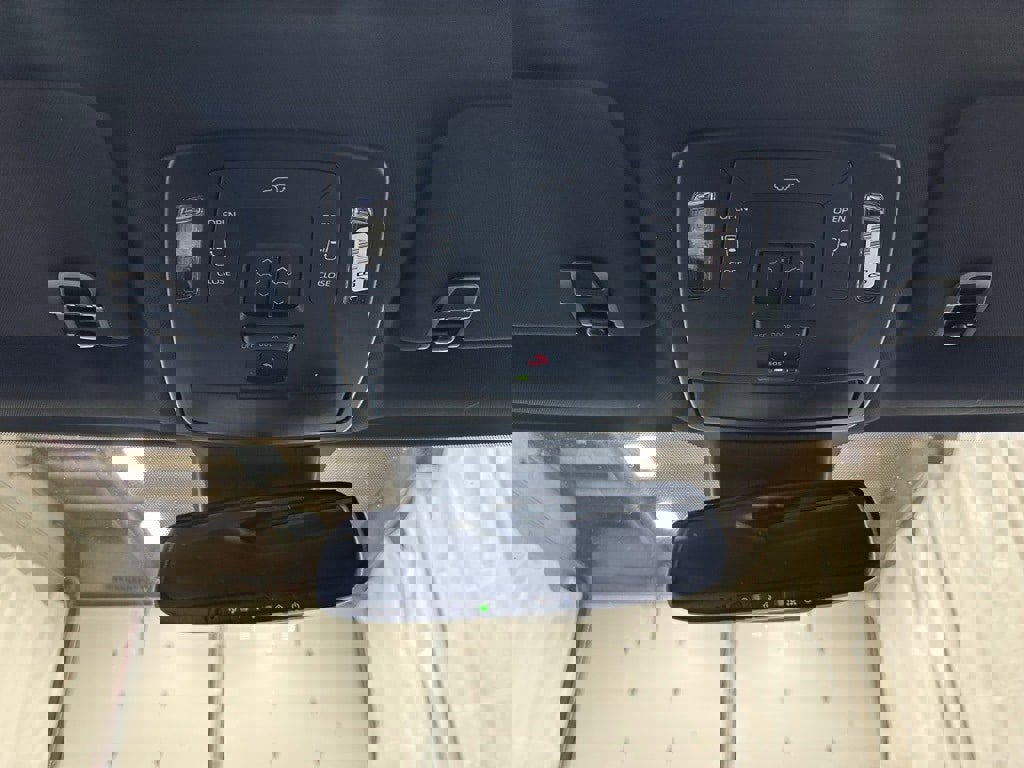 Used 2025 Toyota Sienna XSE image 43