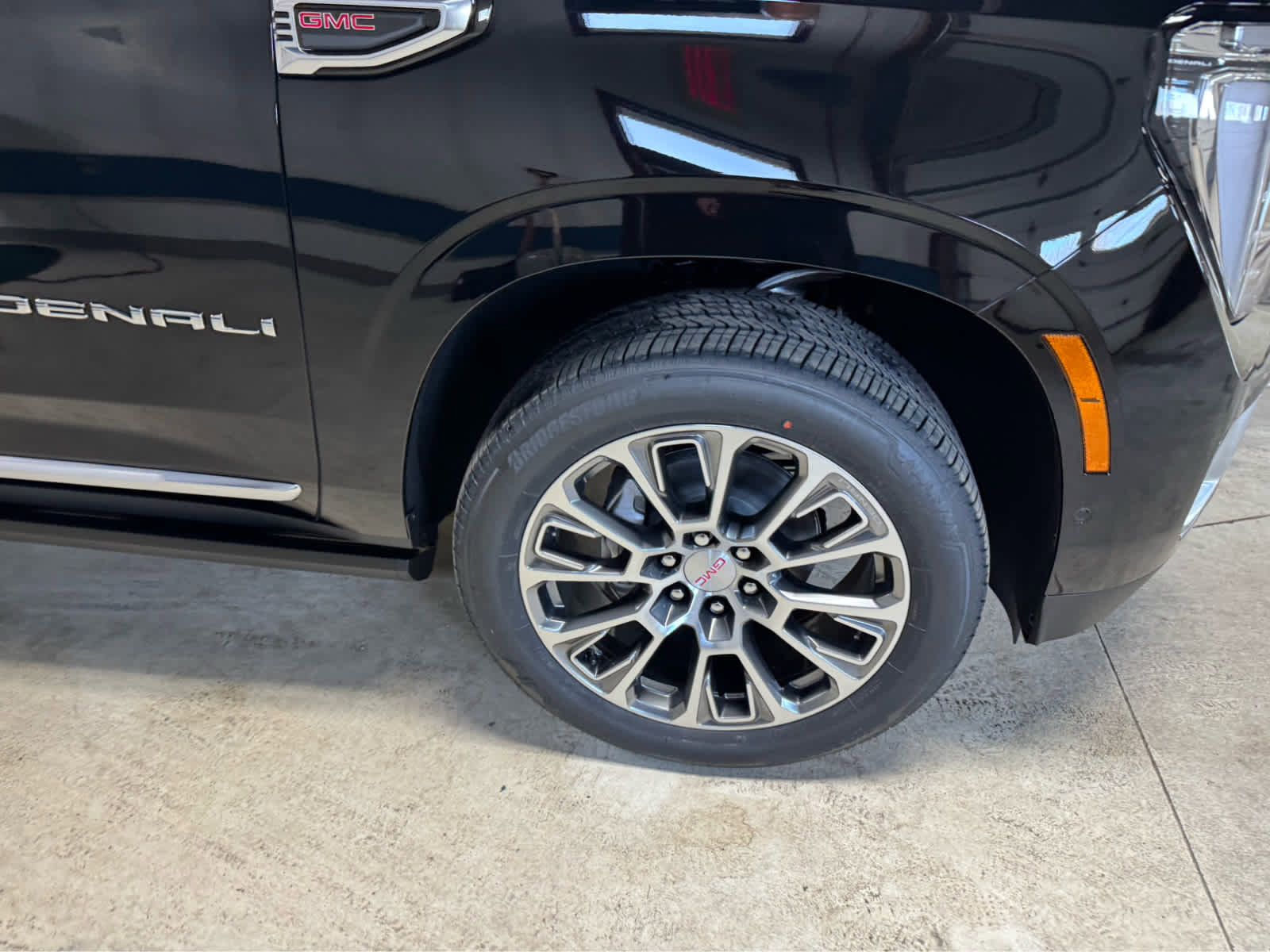New 2026 GMC Yukon Denali w/ Denali Reserve Package AWD/4WD image 7