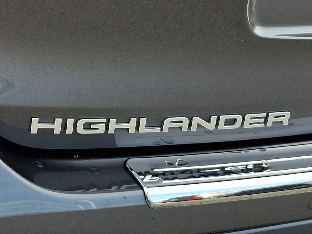 Certified 2022 Toyota Highlander Limited AWD/4WD image 42