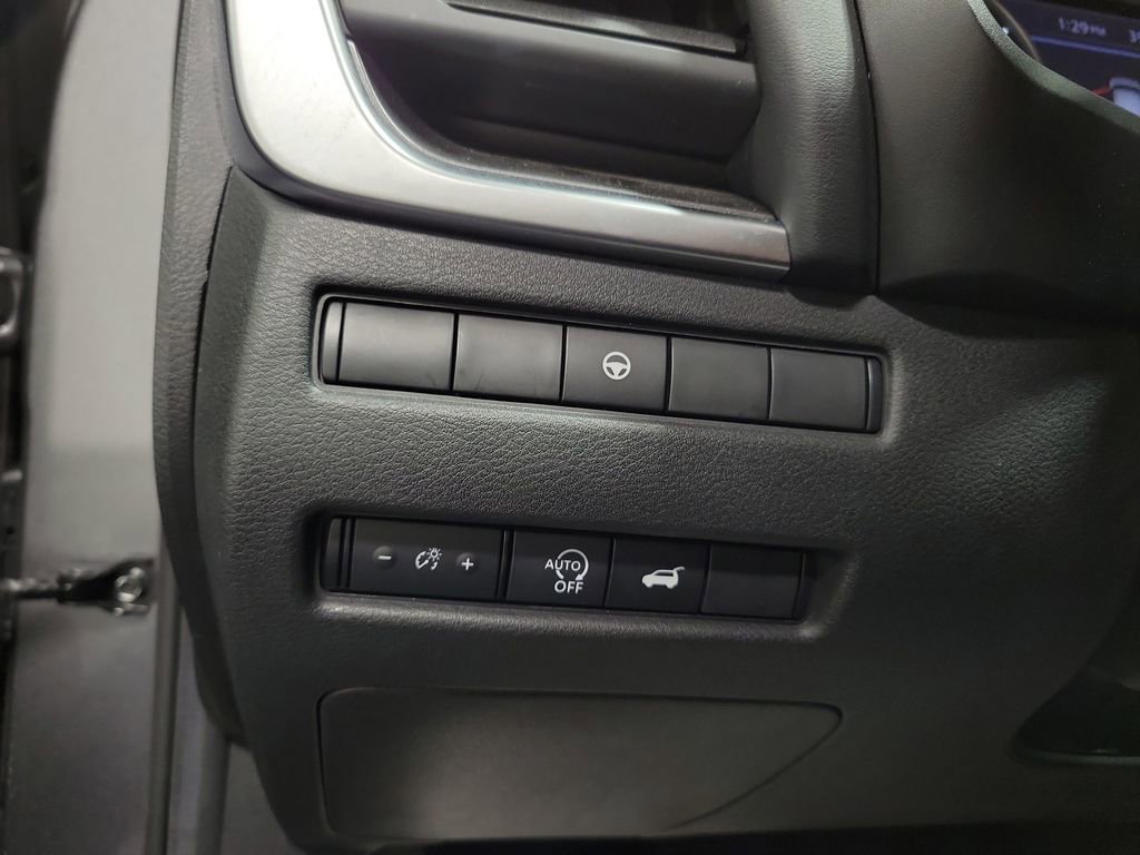 Used 2024 Nissan Rogue SV image 18