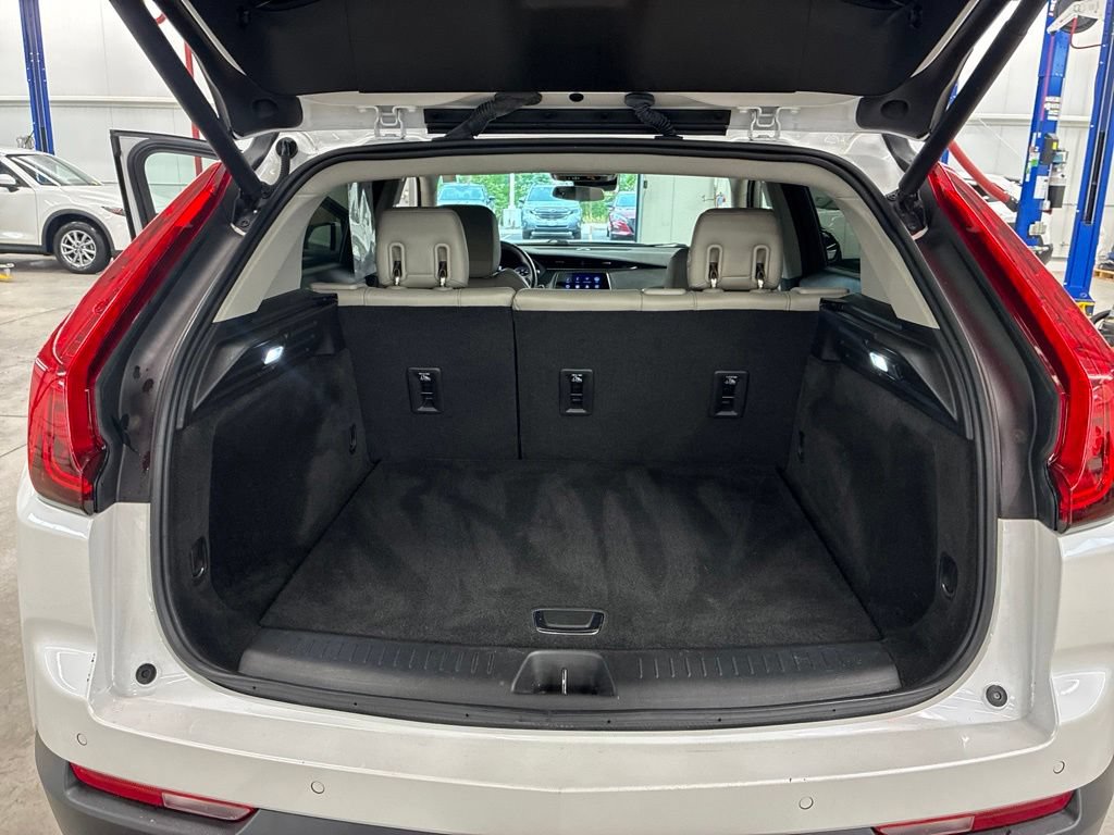 Used 2022 Cadillac XT4 Luxury w/ Cold Weather Package AWD/4WD image 7