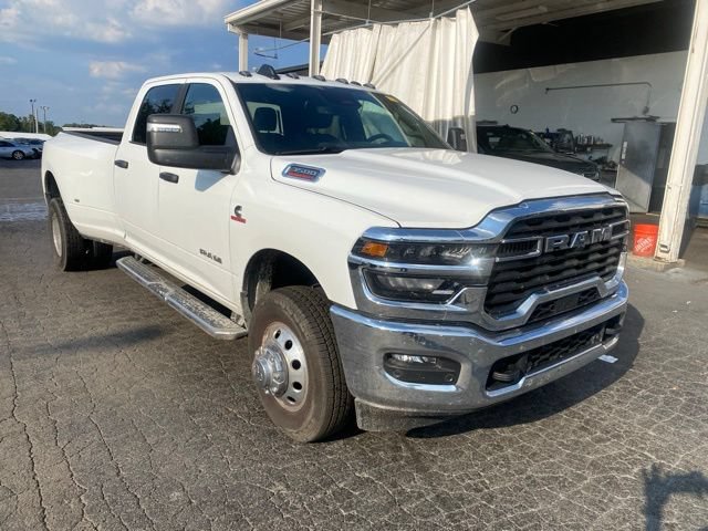 Used 2026 RAM 3500 Big Horn AWD/4WD image 2