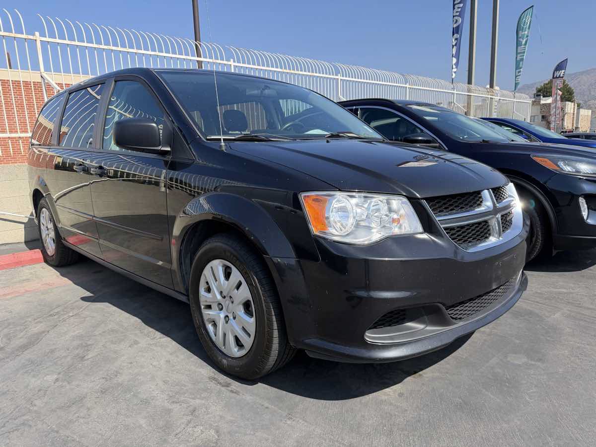 Used 2016 Dodge Grand Caravan SE w/ Quick Order Package 29E SE FWD image 2