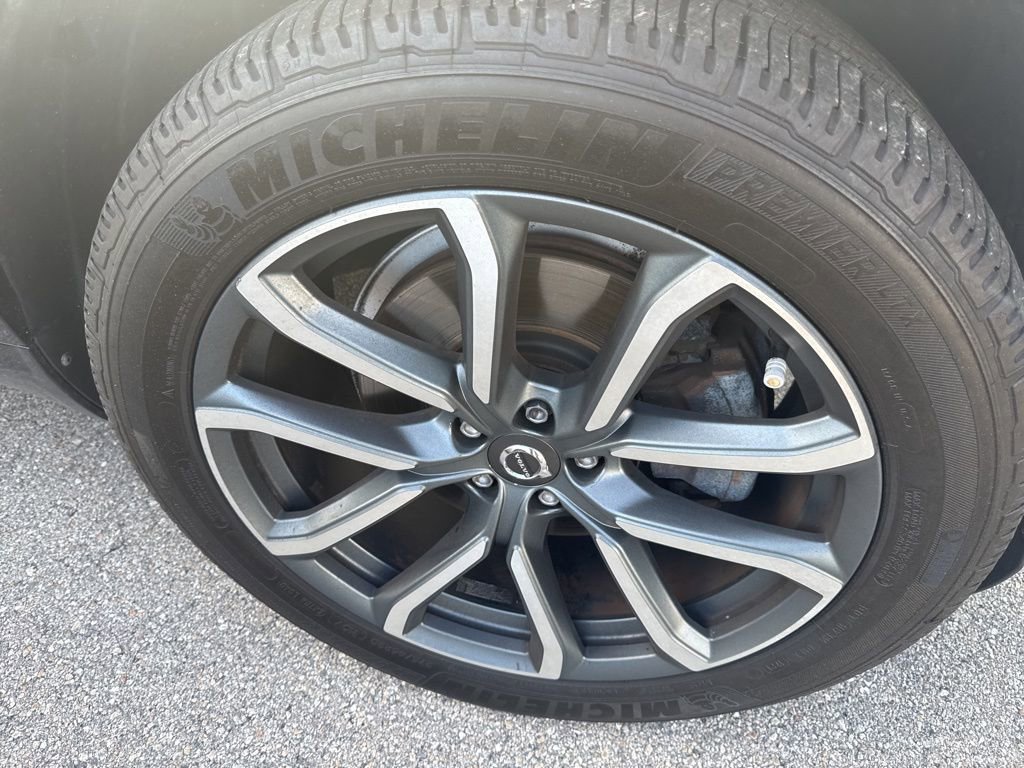 Used 2017 Volvo XC90 T6 Momentum w/ Vision Package image 10