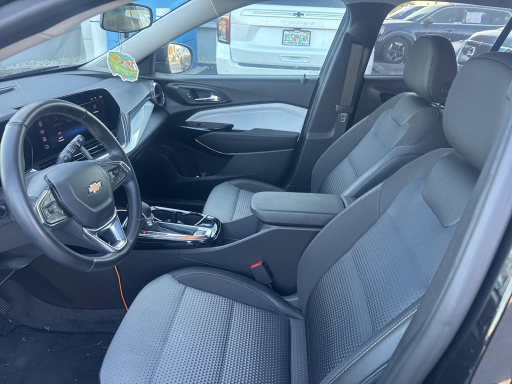 Used 2024 Chevrolet Trax LT w/ LT Convenience Package image 13