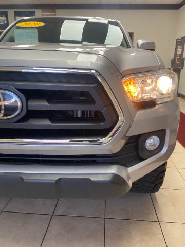 Used 2020 Toyota Tacoma SR5 RWD image 10