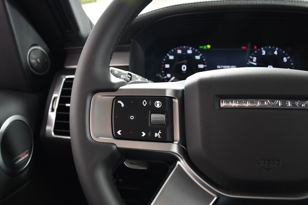 Certified 2025 Land Rover Discovery Dynamic SE image 29