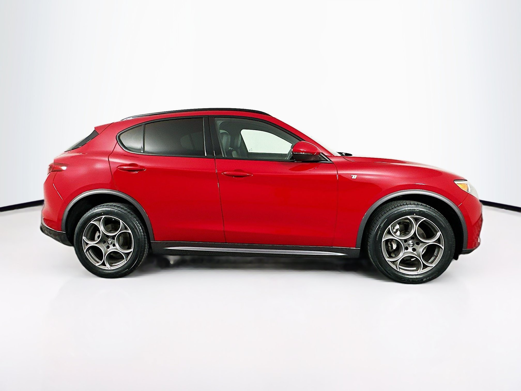 Used 2023 Alfa Romeo Stelvio Ti AWD/4WD image 10