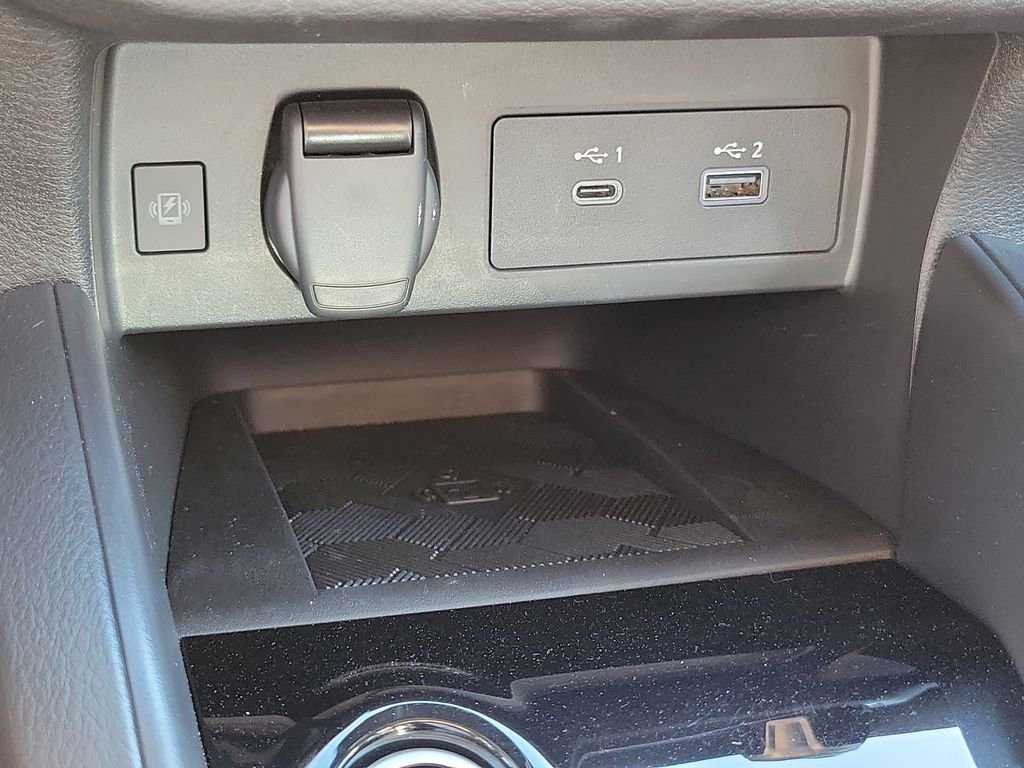 Used 2025 Nissan Versa SR w/ Trunk Package FWD image 11
