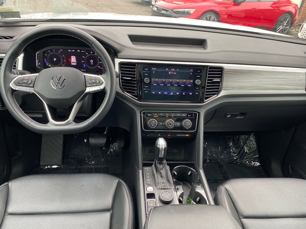 Certified 2022 Volkswagen Atlas Cross Sport SE w/ Panoramic Sunroof Package image 13