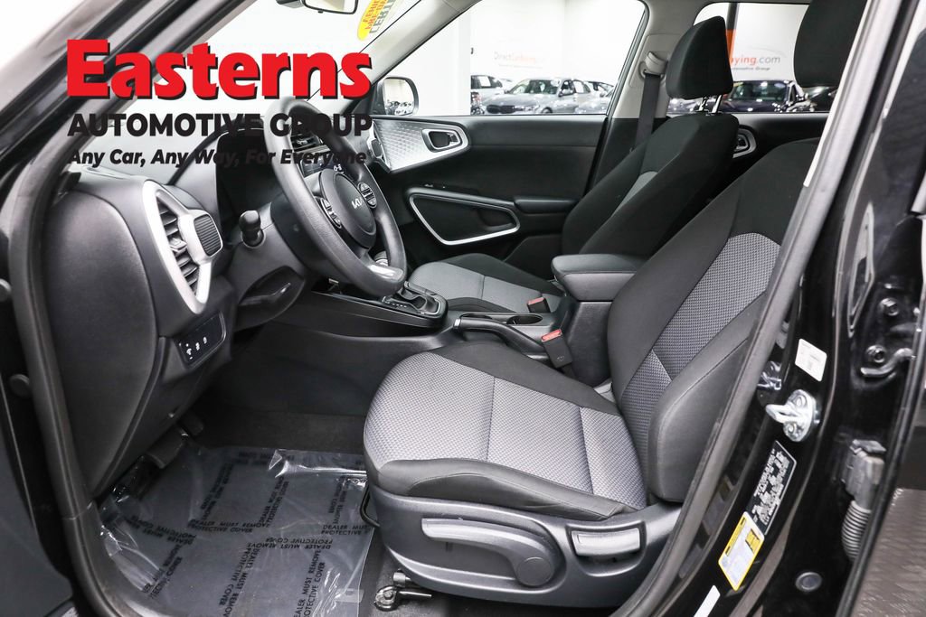 Used 2025 Kia Soul LX w/ LX Technology Package image 14
