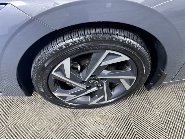 Certified 2025 Hyundai Elantra SEL image 38