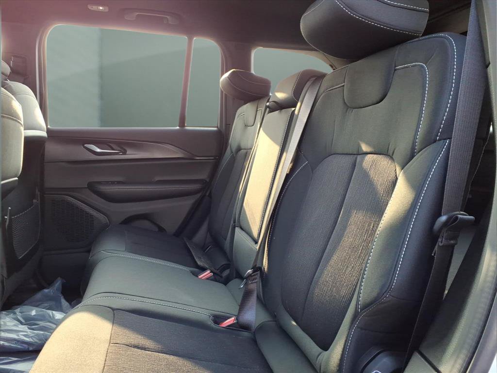 New 2025 Jeep Grand Cherokee Laredo X w/ Luxury Tech Group I RWD image 9