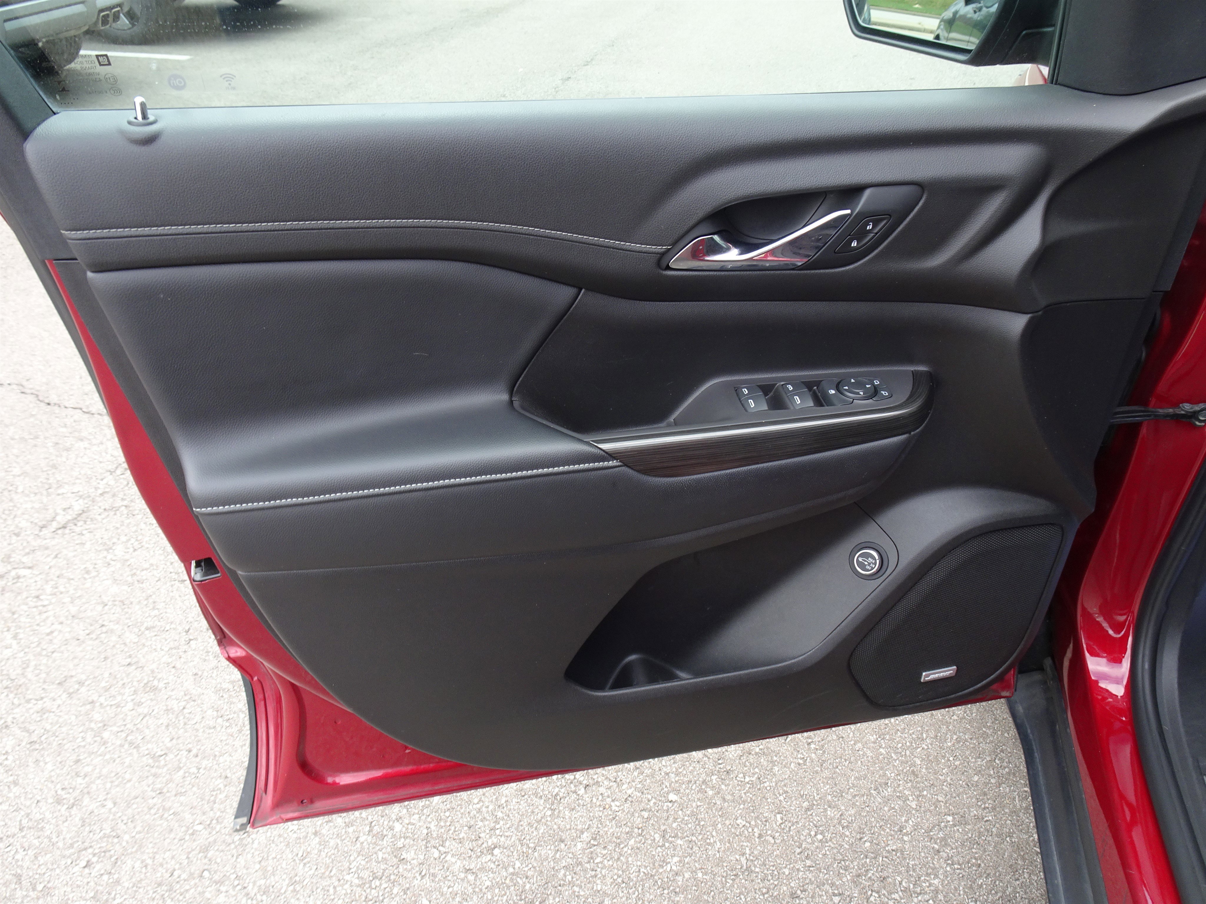 Used 2019 GMC Acadia SLT w/ Black Edition image 13