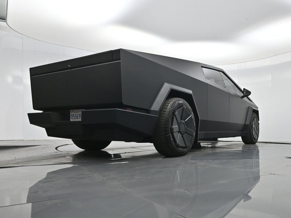Used 2024 Tesla Cybertruck AWD Crew Cab image 44