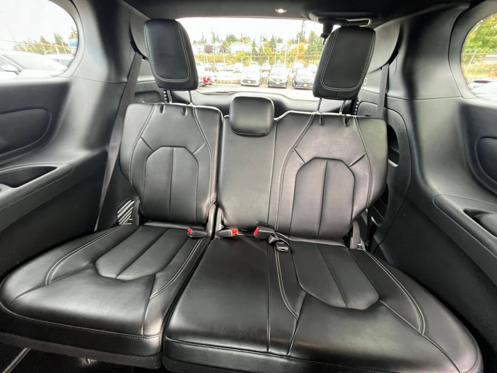 Used 2025 Chrysler Pacifica Select FWD image 30