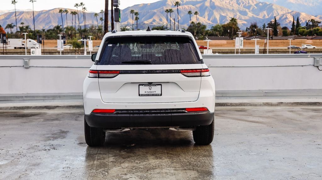 New 2025 Jeep Grand Cherokee Altitude image 8