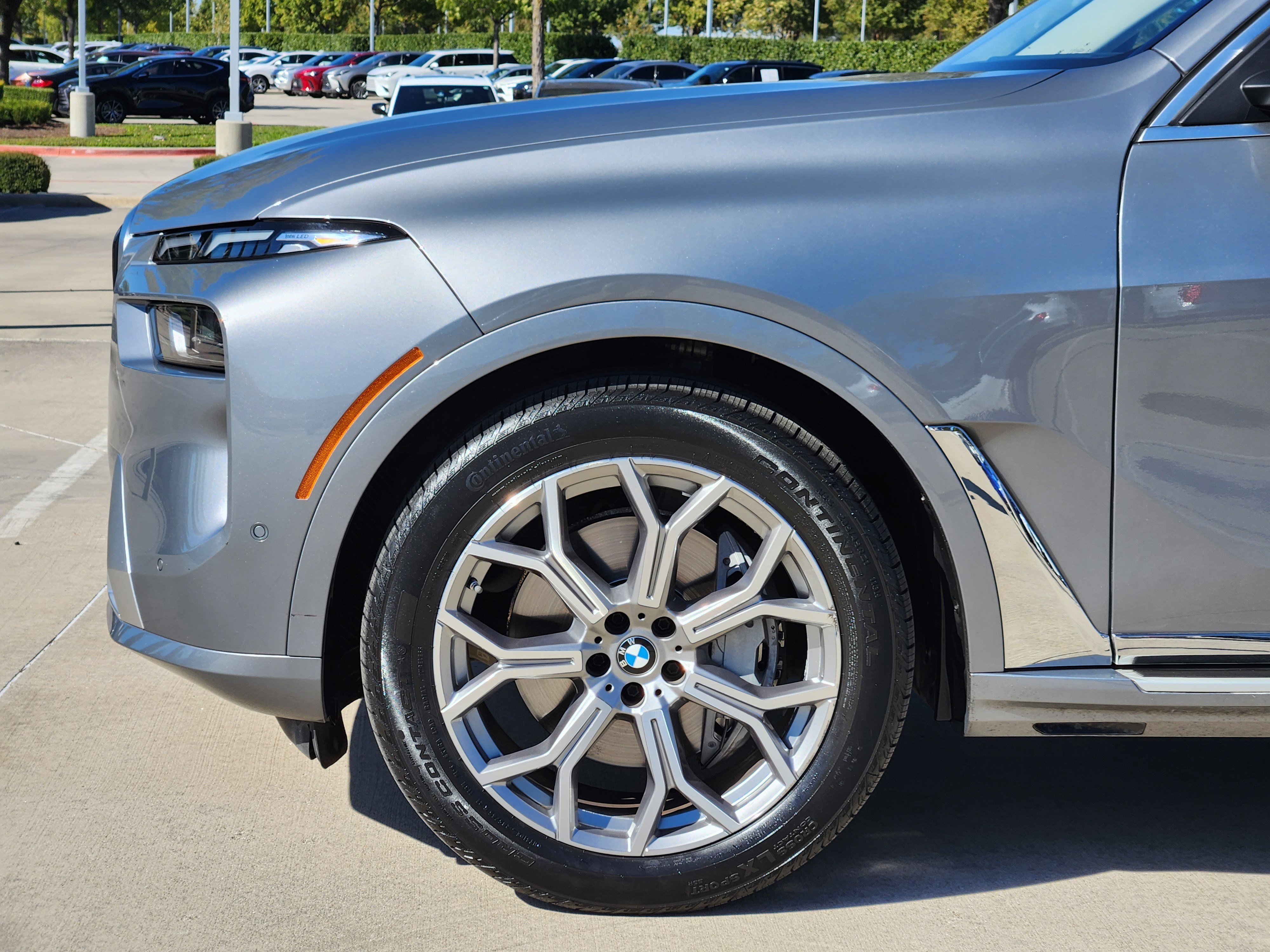 Used 2024 BMW X7 xDrive40i w/ Premium Package image 9