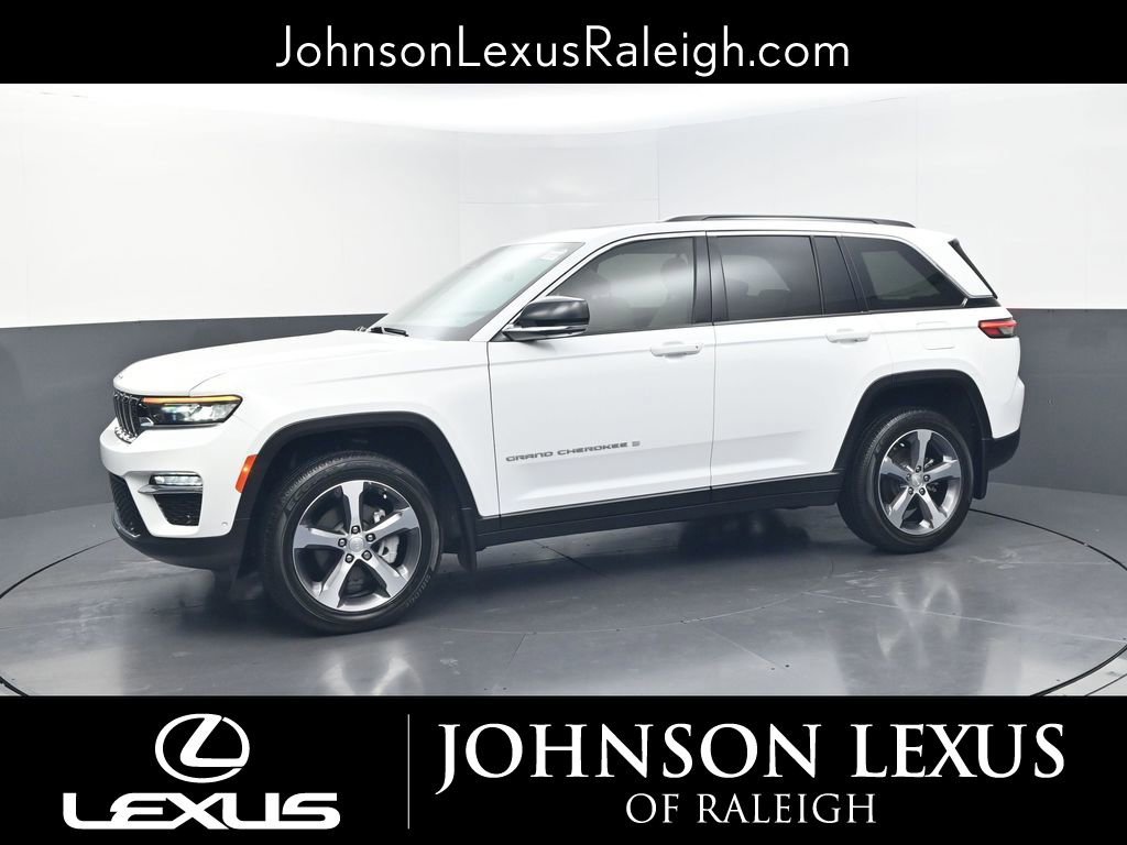 Used 2024 Jeep Grand Cherokee Limited w/ Luxury Tech Group II image 2