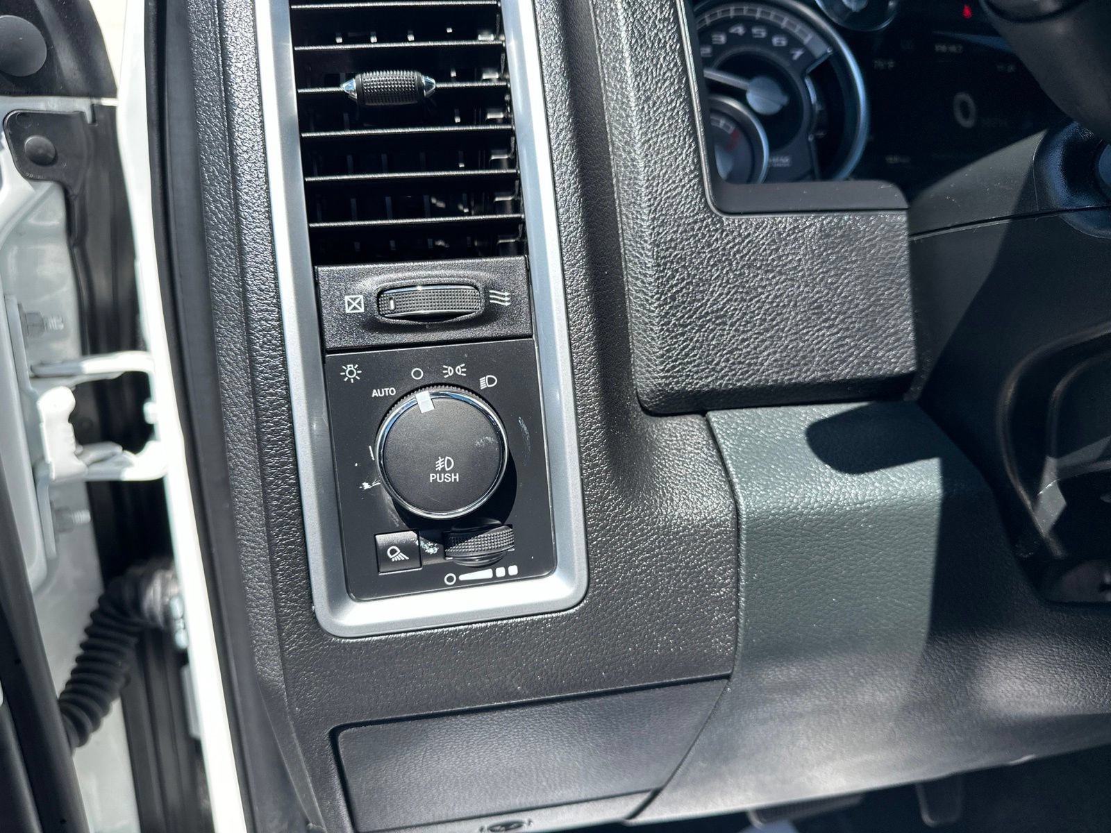 Used 2017 RAM 1500 Limited AWD/4WD image 18