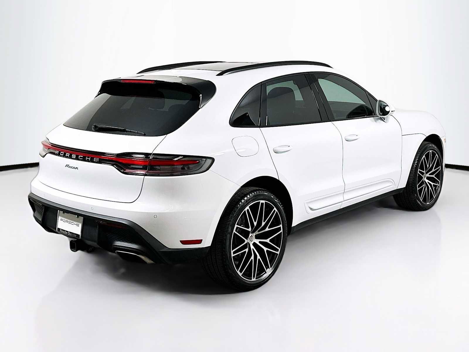 Certified 2025 Porsche Macan image 9