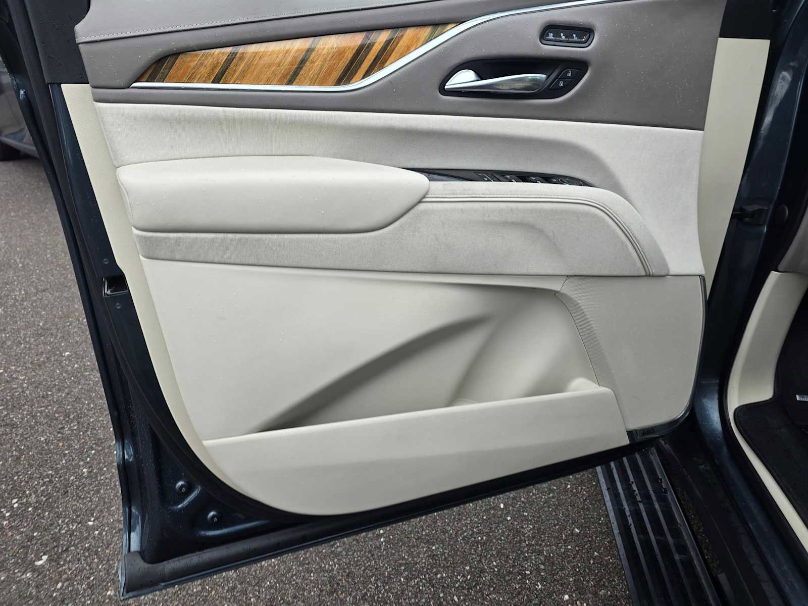 Used 2021 Cadillac Escalade Premium Luxury Platinum image 26