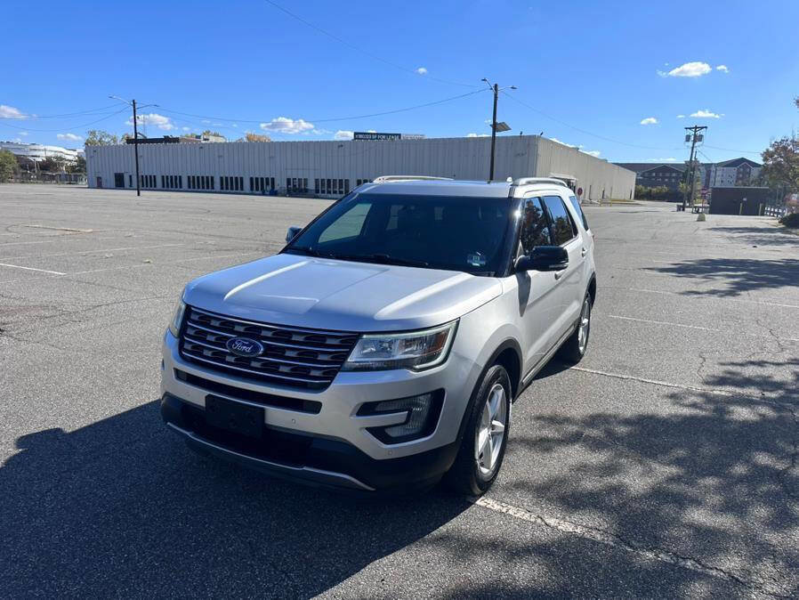 Used 2016 Ford Explorer XLT w/ Equipment Group 202A image 13