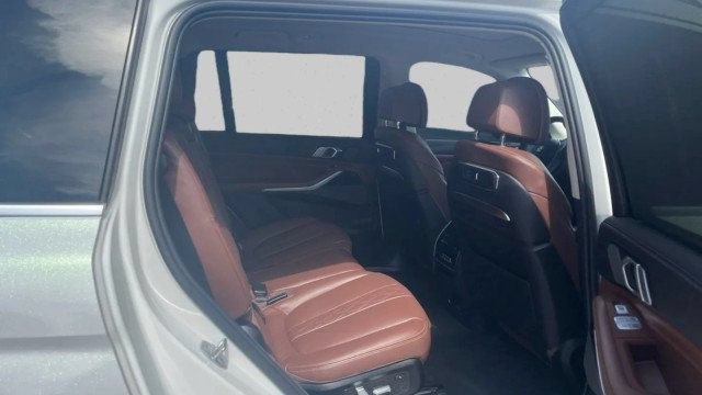 Used 2023 BMW X7 xDrive40i AWD/4WD image 19