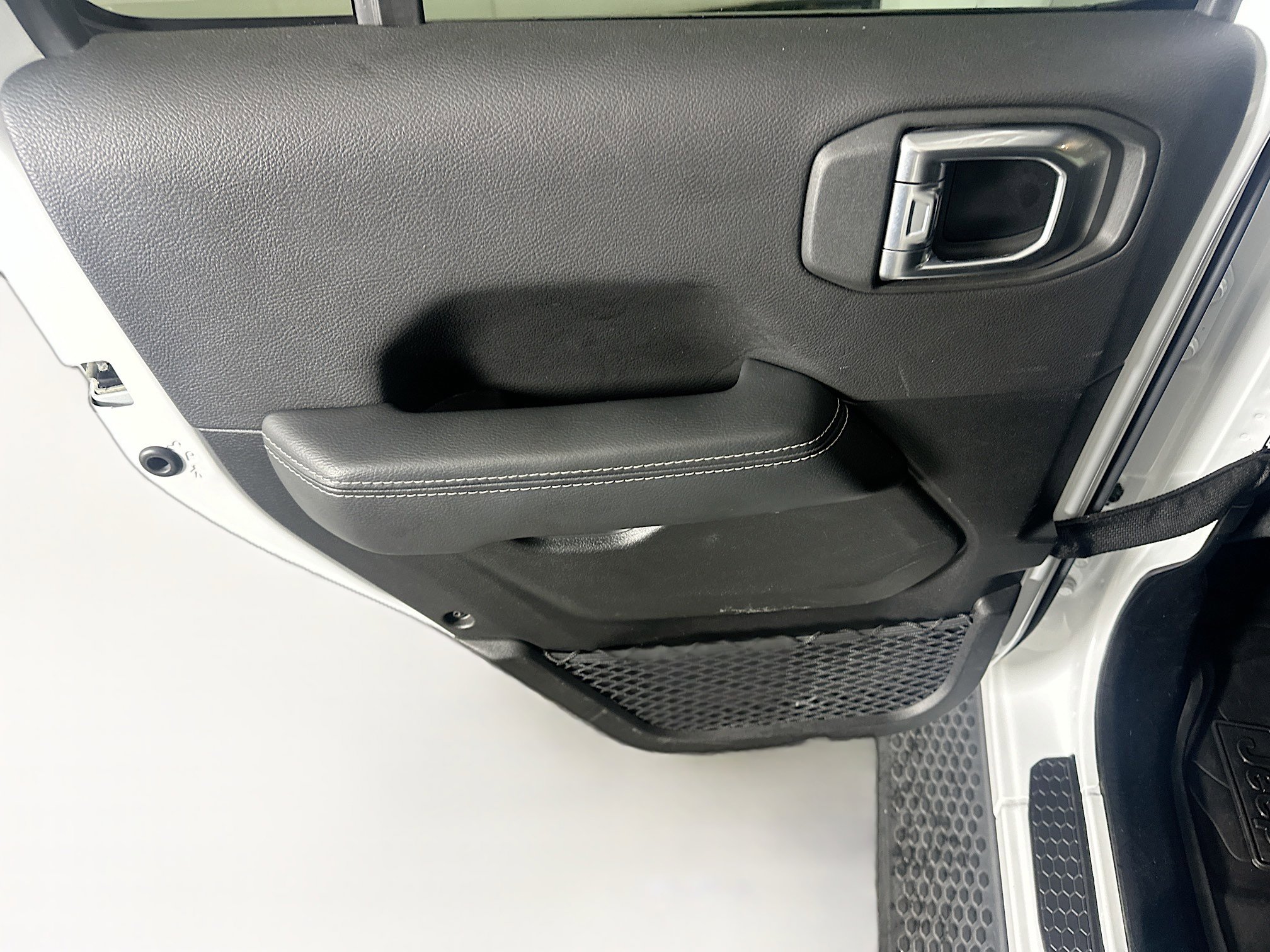 Used 2023 Jeep Wrangler Sahara image 25