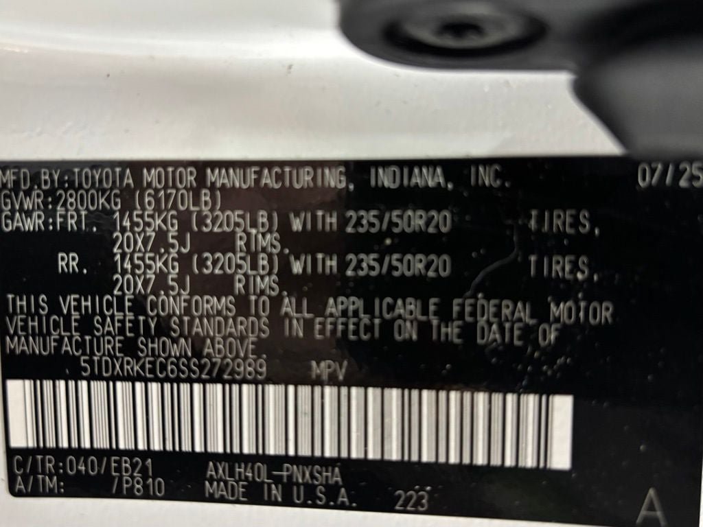 Used 2025 Toyota Sienna XSE FWD image 11